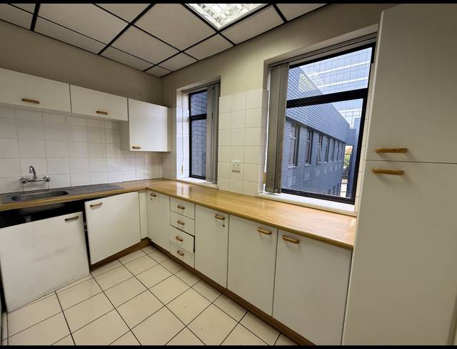 377M² OFFICE TO LET IN ROSEBANK